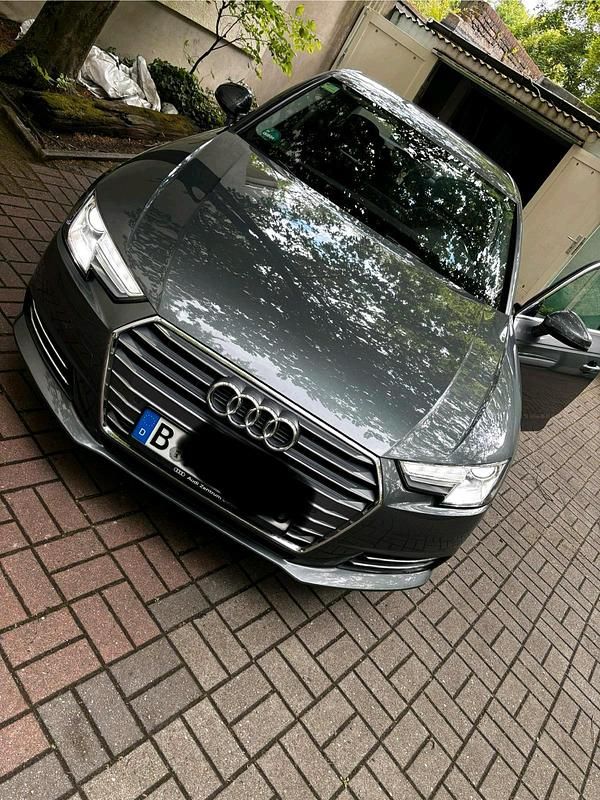 Grau Gebraucht 2017 Audi A4 Sport Limousine | 20.500 € (Fairer Preis) - Bild 1/4