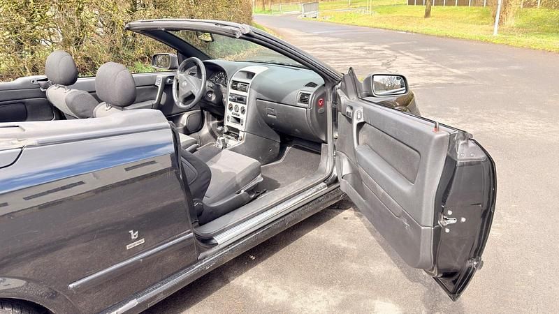 Gebraucht Opel Astra Cabriolet 125 PS (91 kW) 2004 Schwarz Cabrio