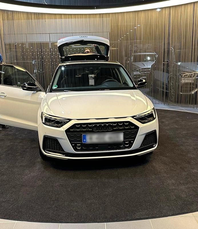 Weiß Gebraucht 2023 Audi A1 Sportback Advanced Plus Kleinwagen | 21.500 € (Guter Preis) - Bild 1/4