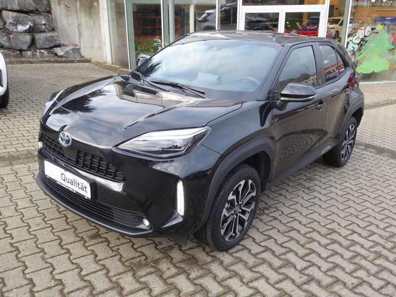 Mysticschwarz Gebraucht 2024 Toyota Yaris Cross Connect Style SUV | 28.450 € (Fairer Preis) - Bild 1/4