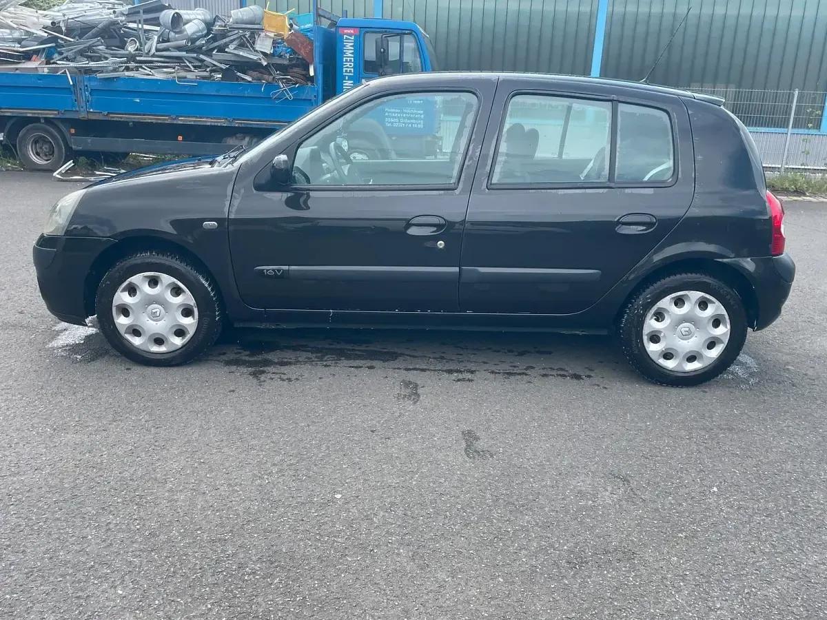 Używany Renault Clio II 75 KM (55 kW) 2004 Czarny Hatchback