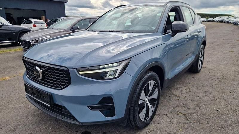Grau Gebraucht 2022 Volvo XC40 Plus SUV | 25.599 € (Superpreis) - Bild 1/4