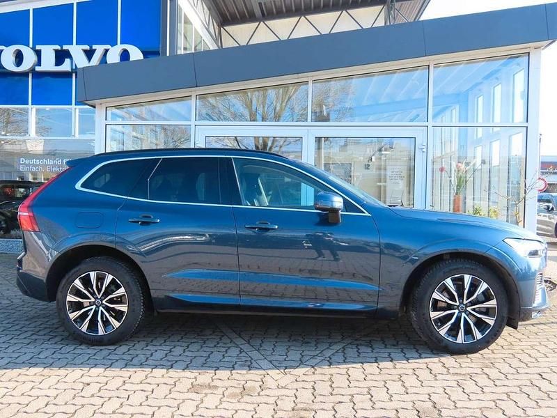 Gebraucht Volvo XC60 Core 197 PS (144 kW) 2023 Denim blue SUV