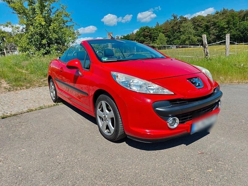 Rot Gebraucht 2007 Peugeot 207 CC Filou Cabrio | 2.999 € (Fairer Preis) - Bild 1/4