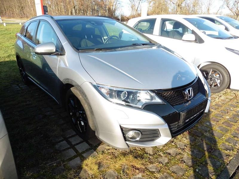 Gebraucht Honda Civic 141 PS (103 kW) 2017 Lunar silver m. Kombi