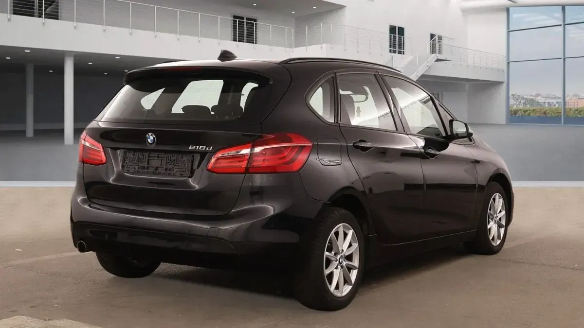 Gebraucht BMW 218 Active Tourer Advantage 150 PS (110 kW) 2018 Schwarz Van / Kleinbus