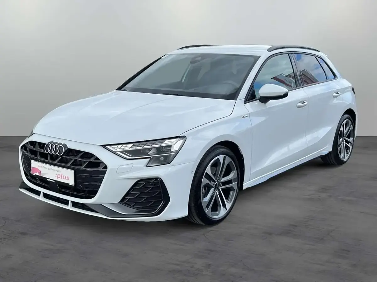 Gebraucht Audi A3 S-Line 116 PS (85 kW) 2025 Gletscherweiß metallic Limousine