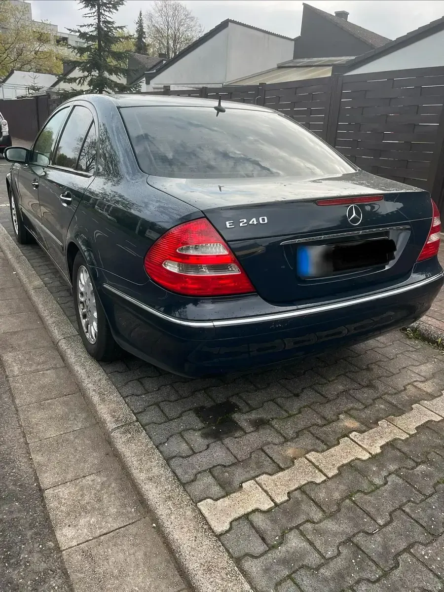 Gebraucht Mercedes E240 2004 Blau Limousine