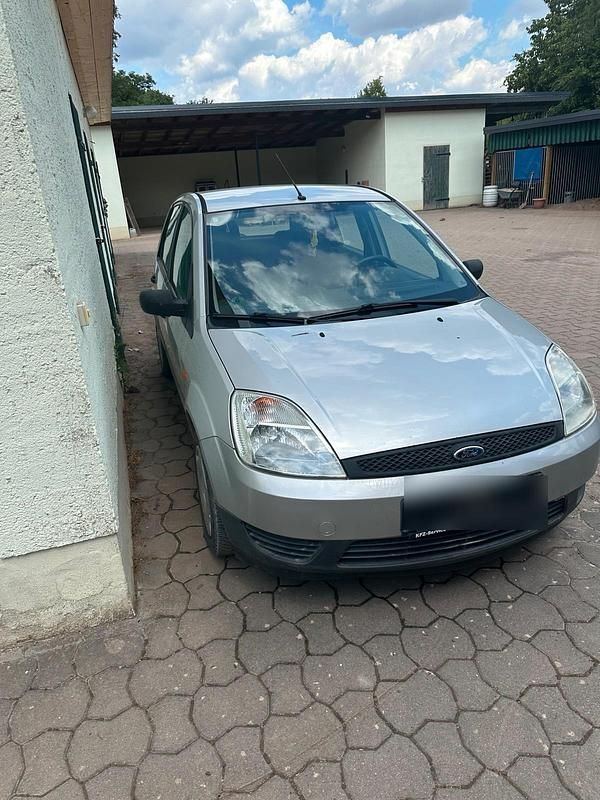 Silber Gebraucht 2002 Ford Fiesta Kleinwagen | 1.500 € (Fairer Preis) - Bild 1/4