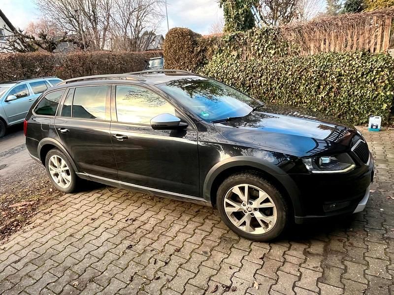 Gebraucht Skoda Octavia Scout 184 PS (135 kW) 2017 Schwarz Kombi