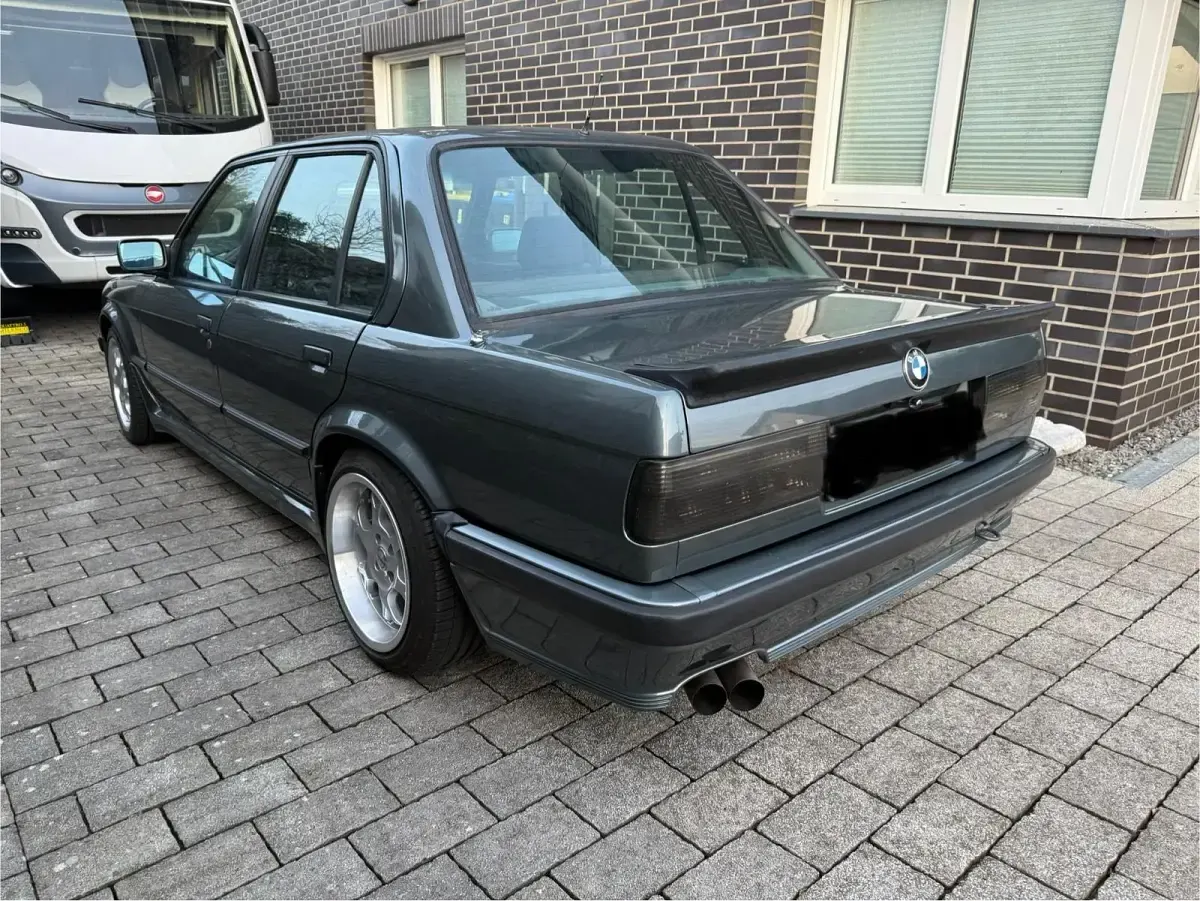 Gebraucht BMW 325 171 PS (125 kW) 1987 Grau Limousine