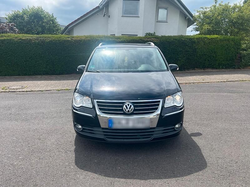 Schwarz Gebraucht 2009 VW Touran Van / Kleinbus | 5.200 € (Etwas zu teuer) - Bild 1/4