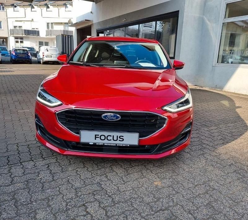 Gebraucht Ford Focus Cool & Connect 125 PS (91 kW) 2022 Rot Limousine