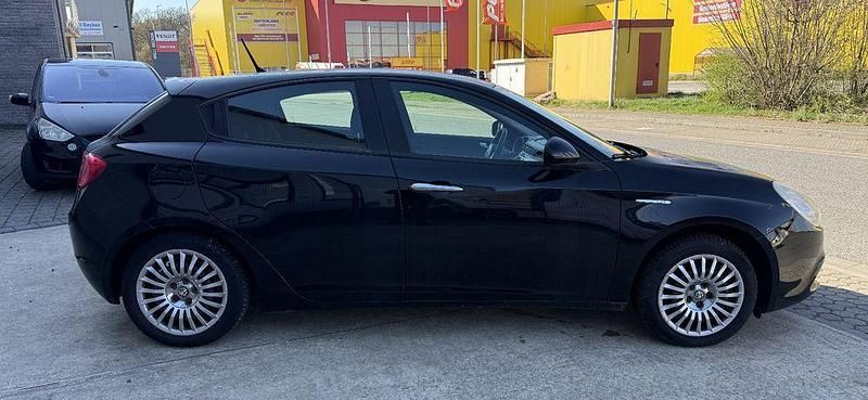 Gebraucht Alfa Romeo Giulietta 120 PS (88 kW) 2012 Schwarz Kleinwagen