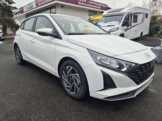 Neu Hyundai i20 79 PS (58 kW) 2025 Atlas weiss Limousine