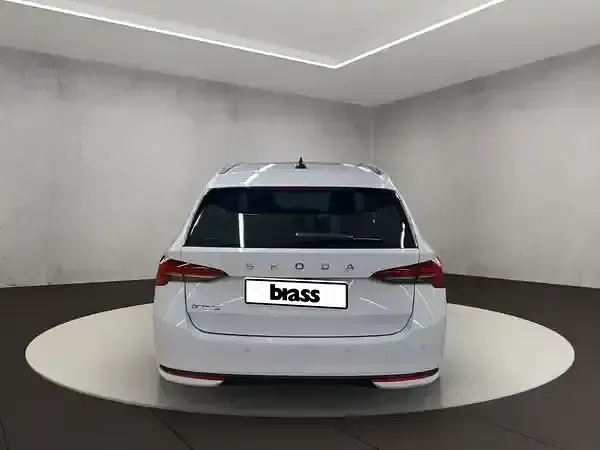 Gebraucht Skoda Octavia Selection 150 PS (110 kW) 2025 Moonweiss metallic Kombi