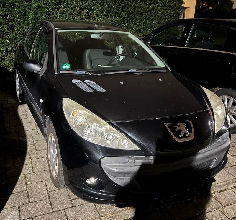 Schwarz Gebraucht 2010 Peugeot 206+ Kleinwagen | 2.498 € - Bild 1/4
