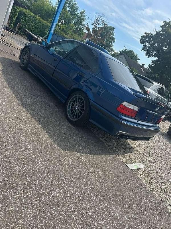 Używany BMW 318 116 KM (85 kW) 1997 Sedan/Limuzyna