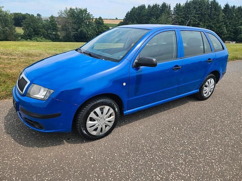 Blau Gebraucht 2006 Skoda Fabia Limousine | 900 € (Superpreis) - Bild 1/4