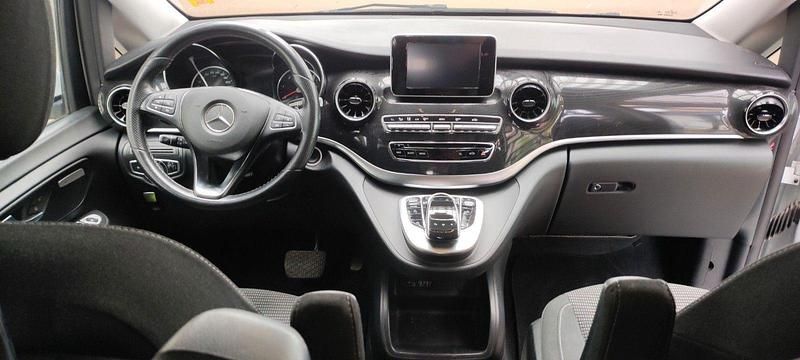 Gebraucht Mercedes V220 163 PS (119 kW) 2019 Weiß Van / Kleinbus