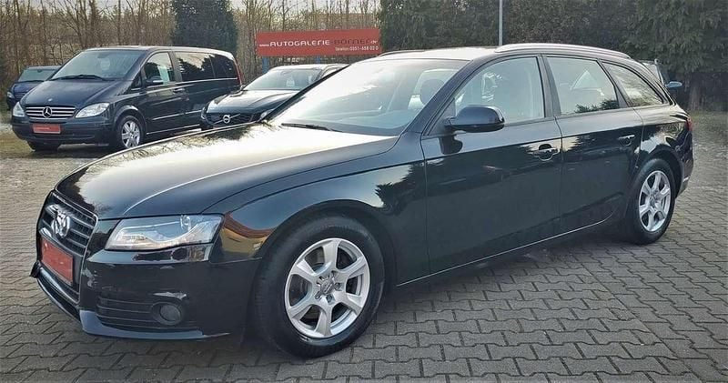 Gebraucht Audi A4 Attraction 136 PS (100 kW) 2011 Phantomschwarz perleffekt Kombi