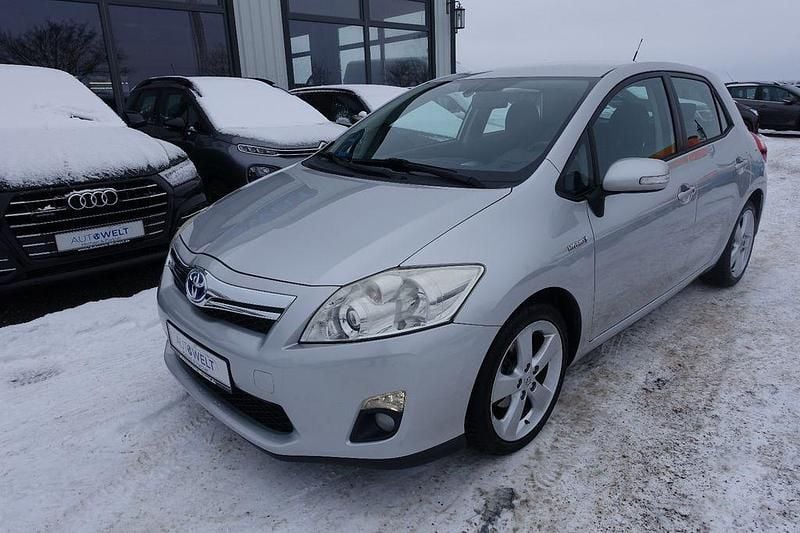 Gebraucht Toyota Auris Hybrid 99 PS (72 kW) 2012 Silber Limousine