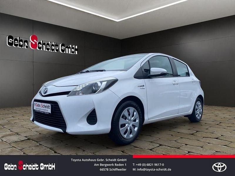 Gebraucht Toyota Yaris Hybrid Life 101 PS (74 kW) 2013 Weiß Kleinwagen