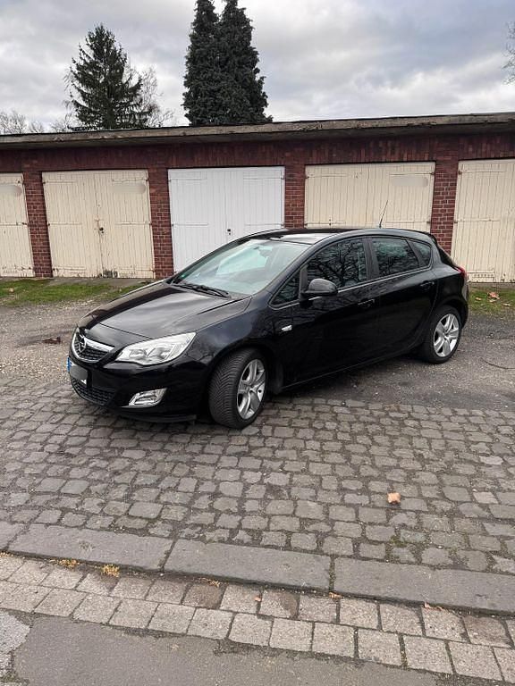 Gebraucht Opel Astra Design Edition 116 PS (85 kW) 2011 Schwarz Limousine