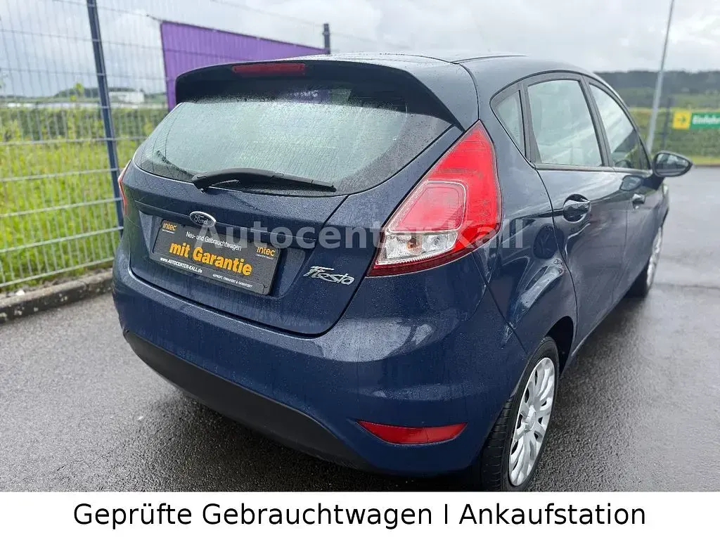 Gebraucht Ford Fiesta Trend 60 PS (44 kW) 2014 Blau Kleinwagen
