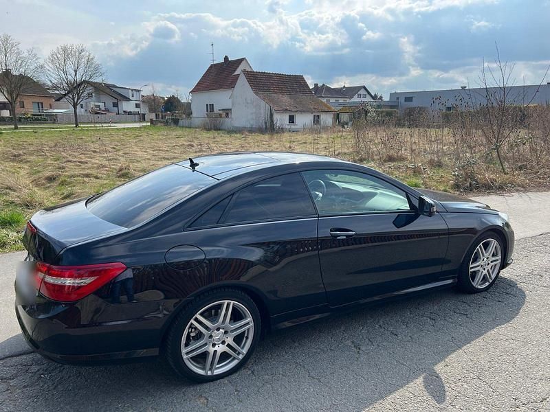 Gebraucht Mercedes E350 265 PS (194 kW) 2012 Schwarz Coupé