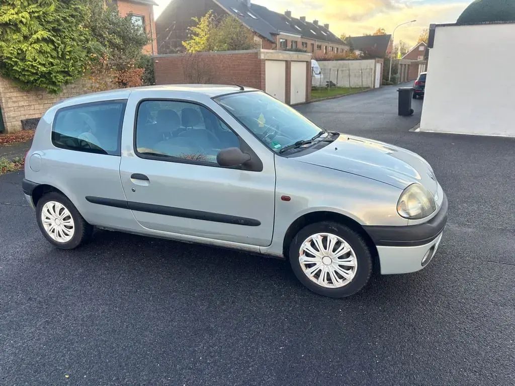 Gebraucht Renault Clio Authentique 60 PS (44 kW) 2000 Blau Limousine