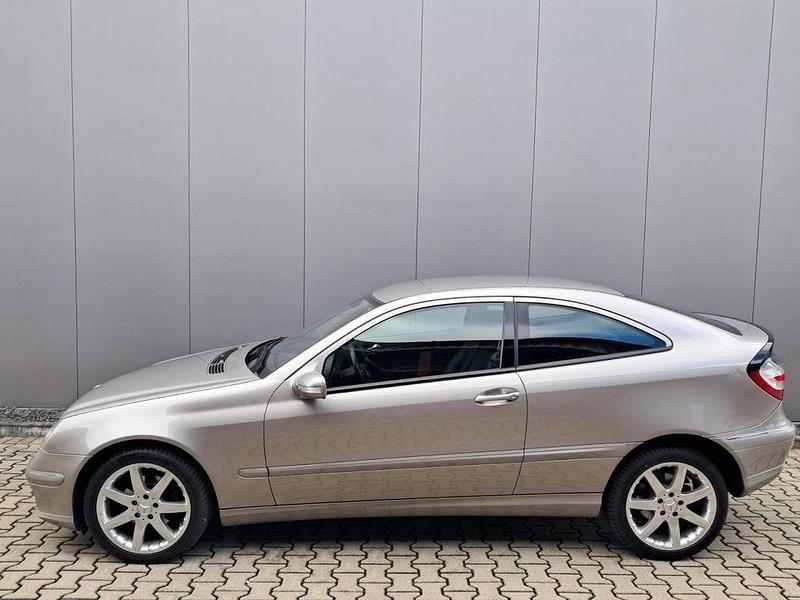 Gebraucht Mercedes C200 163 PS (119 kW) 2005 Silber Coupé
