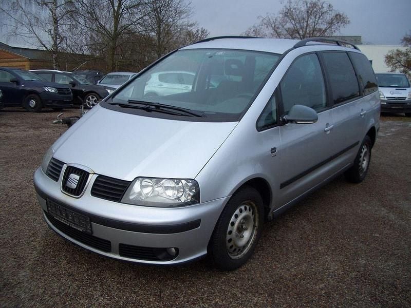 Silber Gebraucht 2010 Seat Alhambra Reference Van / Kleinbus | 3.000 € (Guter Preis) - Bild 1/4