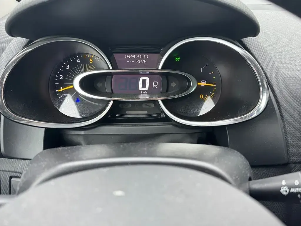 Gebraucht Renault Clio Luxe 90 PS (66 kW) 2014 Silber Limousine