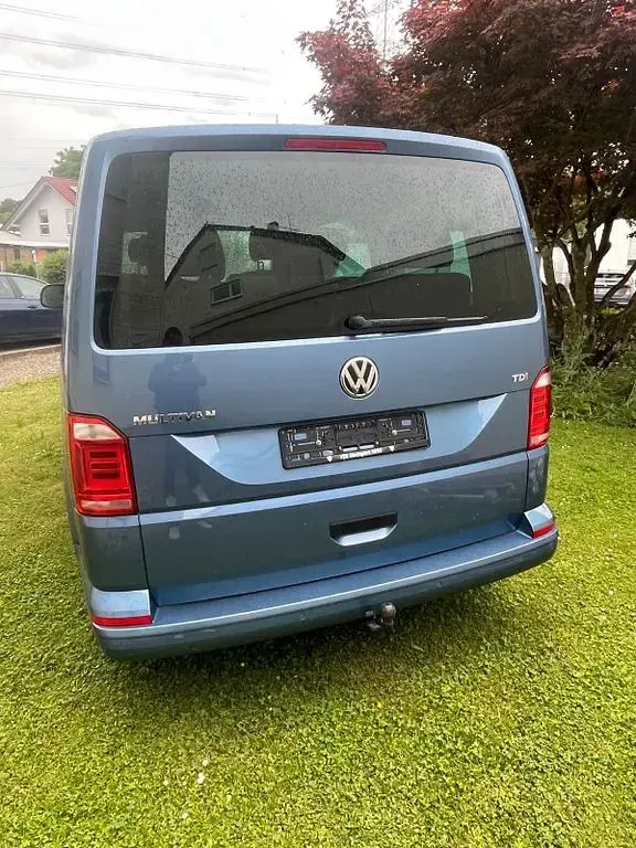 Gebraucht VW Multivan 150 PS (110 kW) 2017 Blau Van / Kleinbus