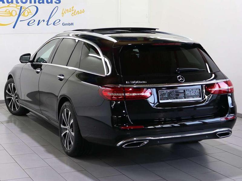 Gebraucht Mercedes E300 194 PS (142 kW) 2021 Schwarz Kombi
