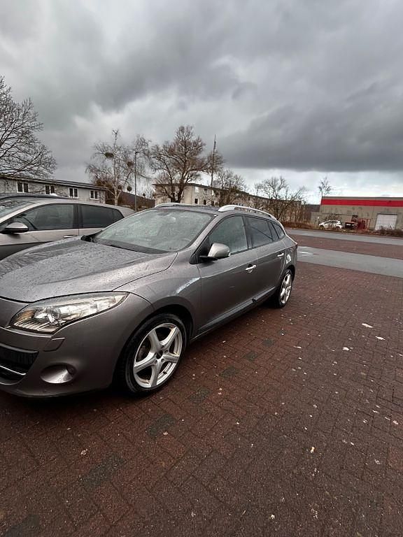 Gebraucht Renault Mégane III Luxe 140 PS (102 kW) 2010 Grau Limousine