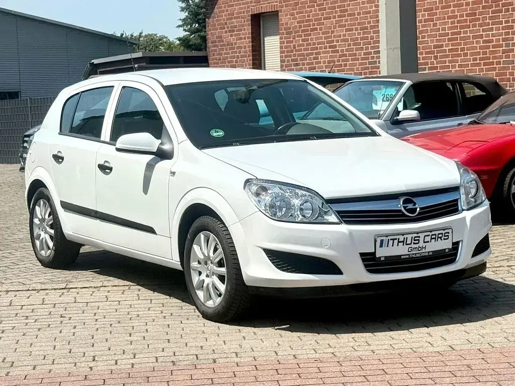 Gebraucht Opel Astra Selection 90 PS (66 kW) 2009 Weiß Limousine