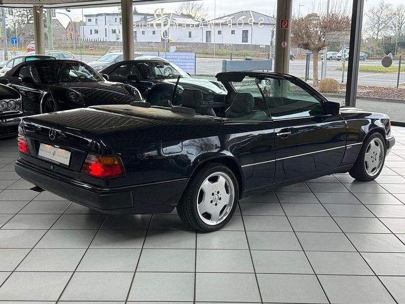 Gebraucht Mercedes E320 Sportline 220 PS (161 kW) 1993 Blau Cabrio