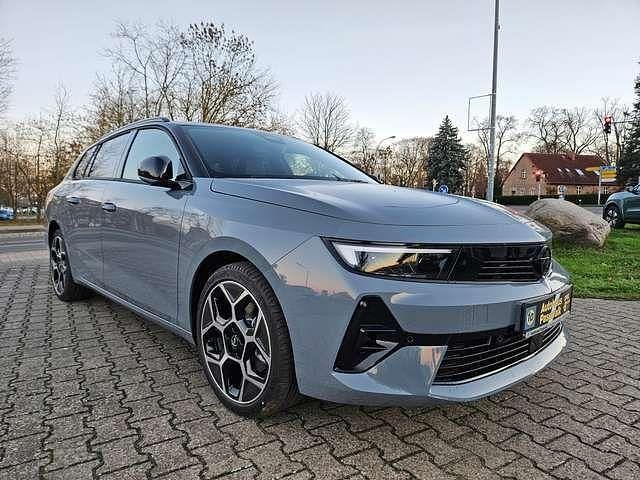 Neu Opel Astra 136 PS (100 kW) 2025 Grafik grau/dach schwarz Kombi