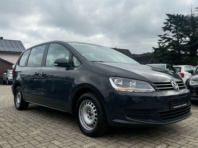 Gebraucht VW Sharan Trendline 140 PS (102 kW) 2013 Grau Van / Kleinbus
