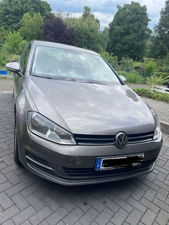 Grau Gebraucht 2014 VW Golf VII Comfortline Limousine | 9.000 € (Fairer Preis) - Bild 1/4