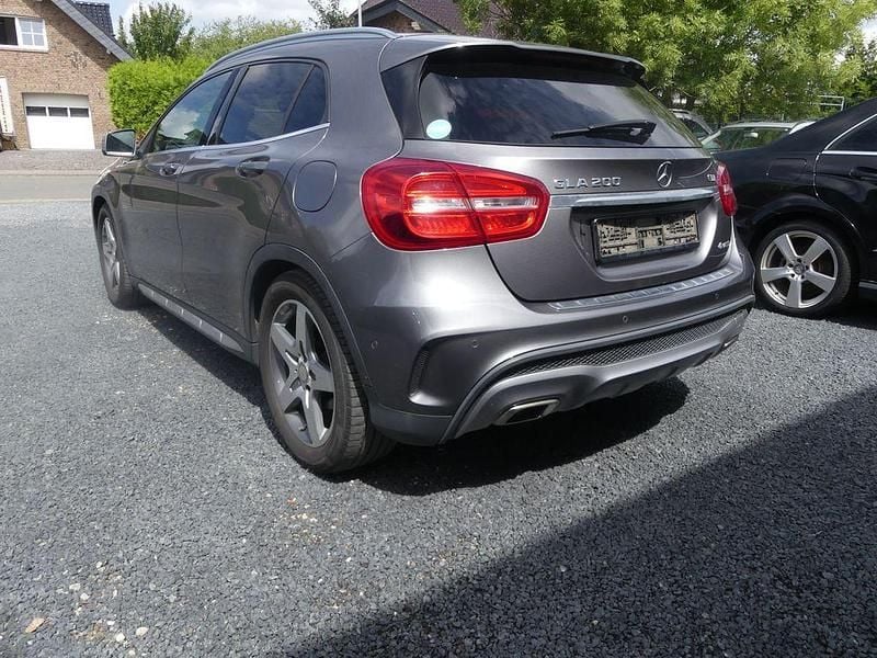 Grau Gebraucht 2014 Mercedes GLA200 AMG SUV | 11.500 € (Guter Preis) - Bild 1/4