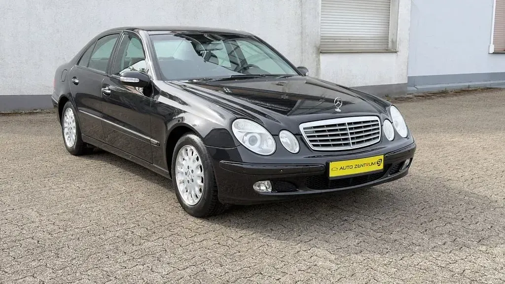 Gebraucht Mercedes E240 Avantgarde 177 PS (130 kW) 2003 Schwarz Limousine