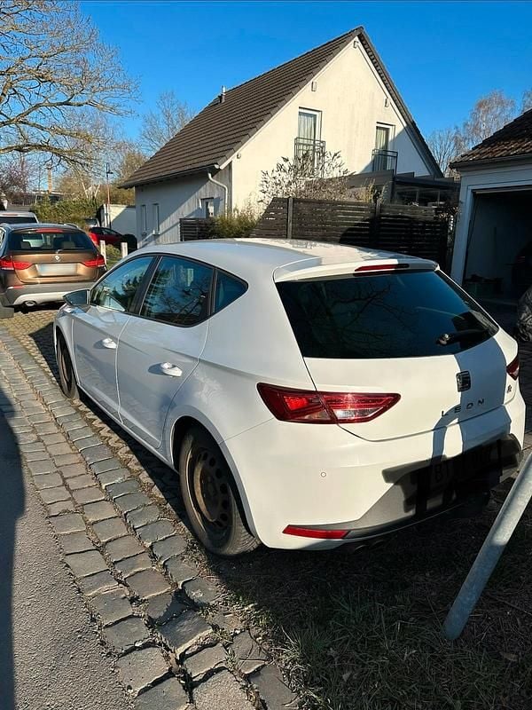 Second-hand Seat Leon FR 140 CP (102 kW) 2013 Alb Berlinǎ