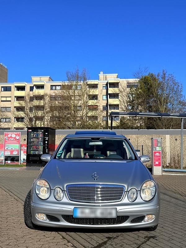 Second-hand Mercedes E200 163 CP (119 kW) 2004 Argintiu Berlinǎ