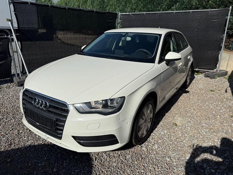 Weiß Gebraucht 2014 Audi A3 Sport Limousine | 6.999 € (Guter Preis) - Bild 1/4