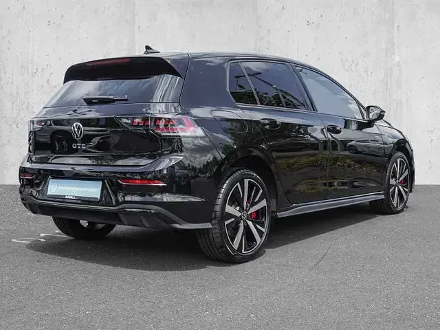 Gebraucht VW Golf VIII GTE 272 PS (200 kW) 2025 Grenadillschwarz (metallic) Limousine