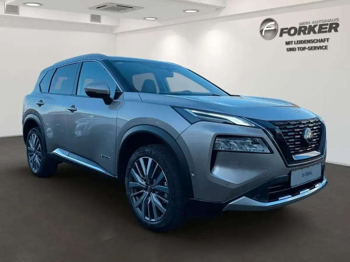 Neu Nissan X-Trail Tekna+ 213 PS (156 kW) 2025 Silber SUV