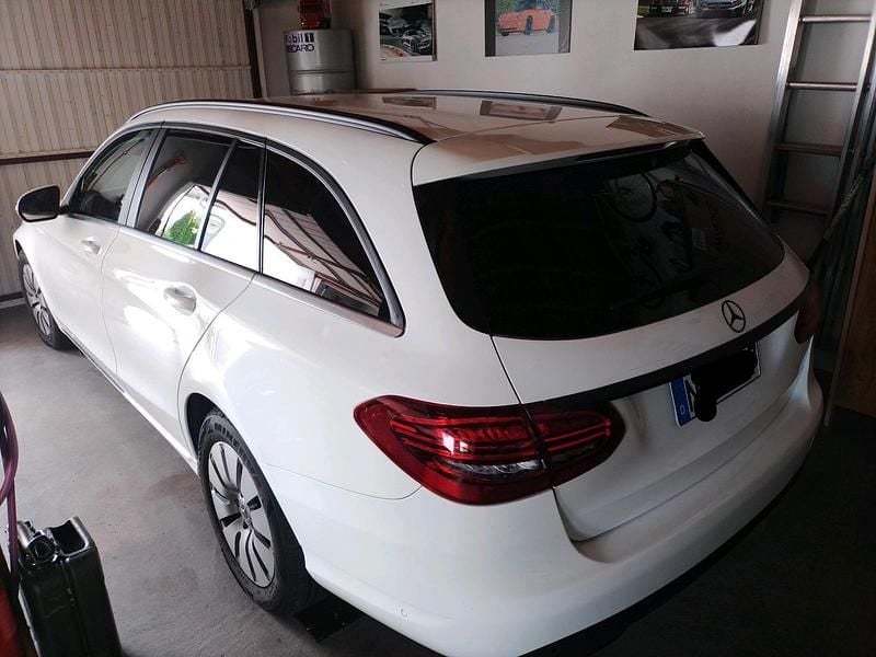 Weiß Gebraucht 2021 Mercedes C180 Kombi | 22.800 € (Superpreis) - Bild 1/4